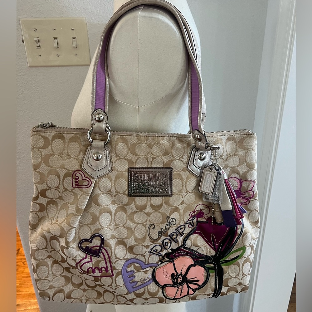 Coach Poppy purse with pink satin lining